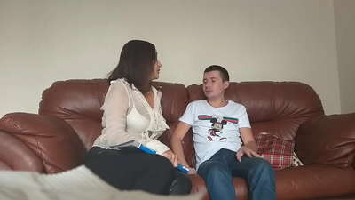 Myfyriwr swil yn fucked athro anniwall (Milf Alina Tumanova)